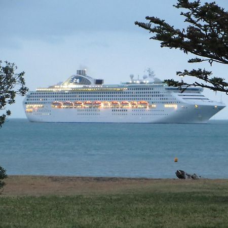 Harbour View Motel On Ahuriri Beach In Napier Nz With Sea View Suites Exterior photo