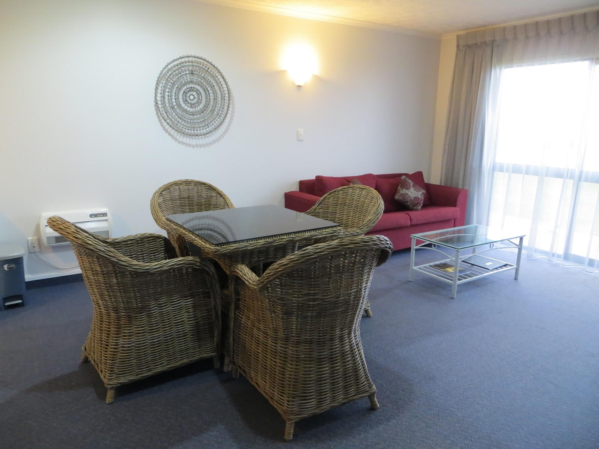Harbour View Motel On Ahuriri Beach In Napier Nz With Sea View Suites Exterior photo